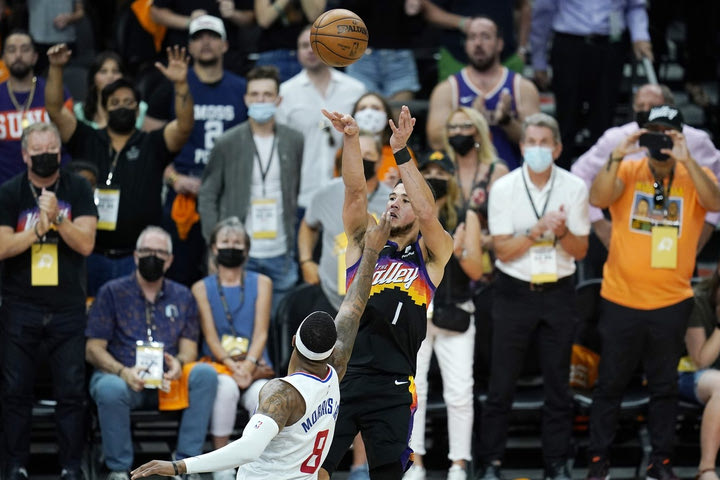 Οι Σανς επιβλήθηκαν με 120-114 των Κλίπερς στο Game 1 των τελικών της Δύσης