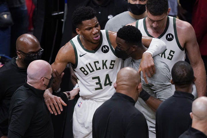 Τα highlights από το Game 4 της σειράς Χοκς – Μπακς