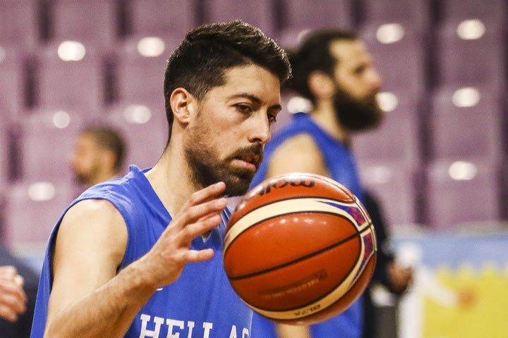 Αθηναίου: “Να γίνουμε ομάδα το γρηγορότερο δυνατό και να αφομοιώσουμε τη φιλοσοφία του κόουτς”