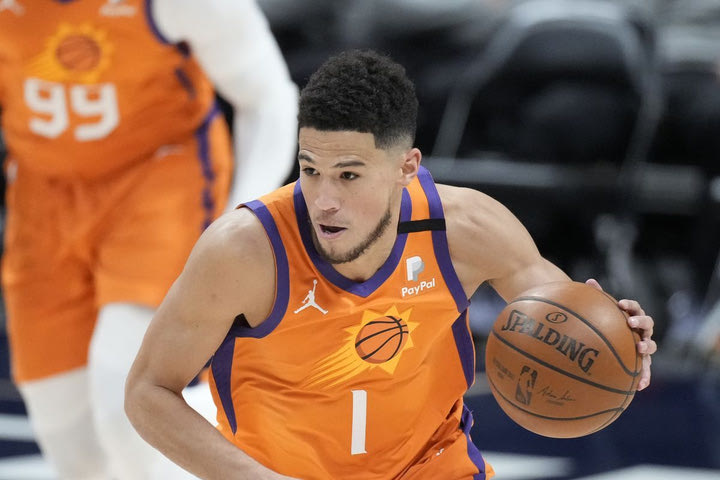 NBA Finals, Μπούκερ: “Αν πάμε σε Game 7 με τους Μπακς, μετά θα πάρω το πρώτο αεροπλάνο για Ιαπωνία για τους Ολυμπιακούς Αγώνες”