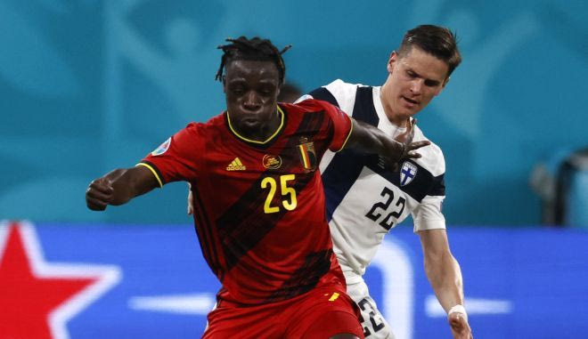 Euro 2020, Φινλανδία – Βέλγιο: Η εντυπωσιακή επέμβαση του Χραντέσκι στο πλασέ του Ντοκού