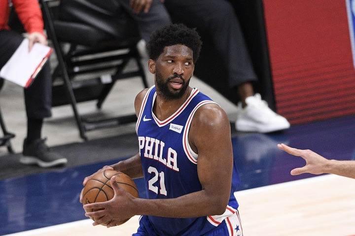 Οι Σίξερς νίκησαν με 118-102 τους Χοκς στο Game 2 και ισοφάρισαν σε 1-1 την σειρά