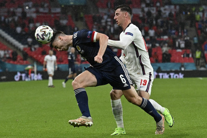 S24 Euro 2020, Αγγλία – Σκωτία: Ο Μάρσαλ έβγαλε σε κόρνερ το σουτ του Μάουντ