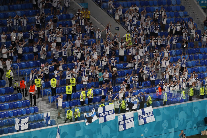 Euro 2020: Διαγνώσθηκαν θετικοί στον κορονοϊό 80 φίλαθλοι της Φινλανδίας