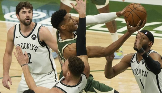 Τα τελευταία 2′ του συγκλονιστικού Game 3 μεταξύ Μπακς και Νετς
