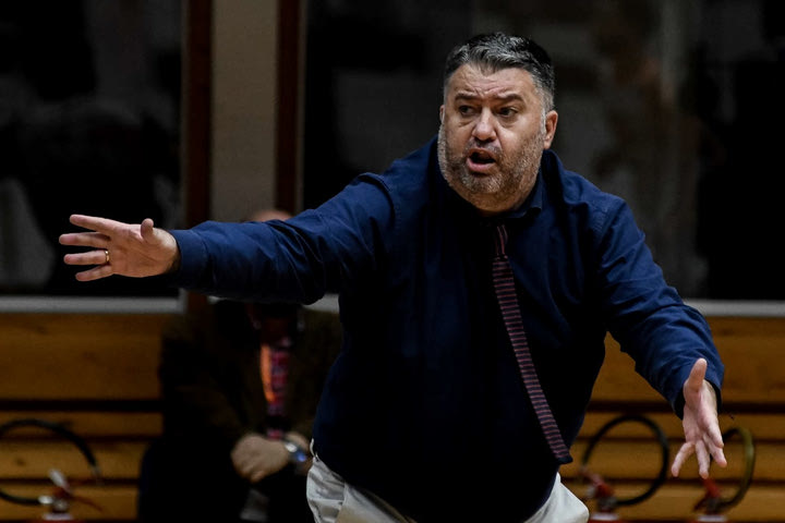 Ο Γιατράς προανήγγειλε συγκινημένος την αποχώρησή του από τον Προμηθέα