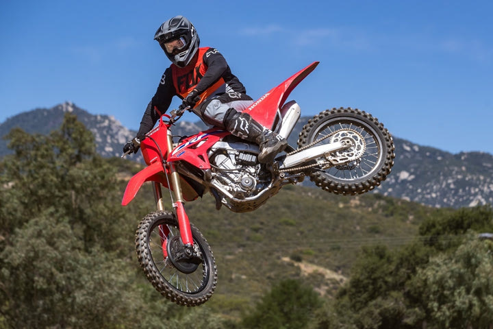 Μικρές αναβαθμίσεις για τις Honda CRF450R και CRF450RΧ του 2022
