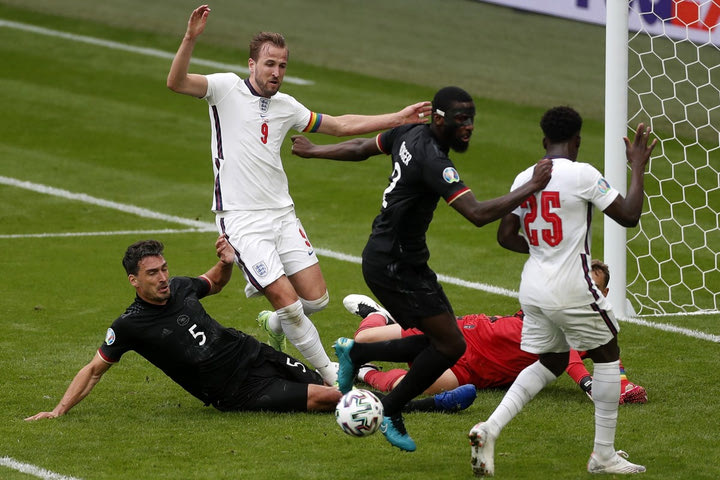 Euro 2020, Αγγλία – Γερμανία: Ο Κέιν άργησε και ο Χούμελς με σωτήριο τάκλιν έσωσε τη Γερμανία