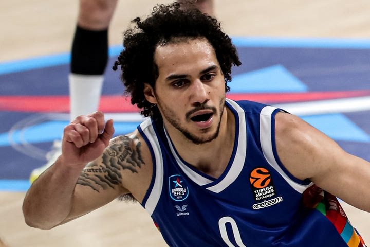 Αναντολού Εφές – Φενέρμπαχτσε 111-71: Με φόρα από την κατάκτηση της EuroLeague, 1-0 στη σειρά των τελικών στην Τουρκία