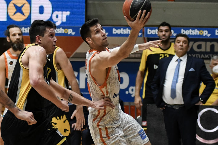 Προμηθέας – ΑΕΚ 77-73: Άνοιξαν λογαριασμό οι Πατρινοί, 1-0 στη σειρά των μικρών τελικών