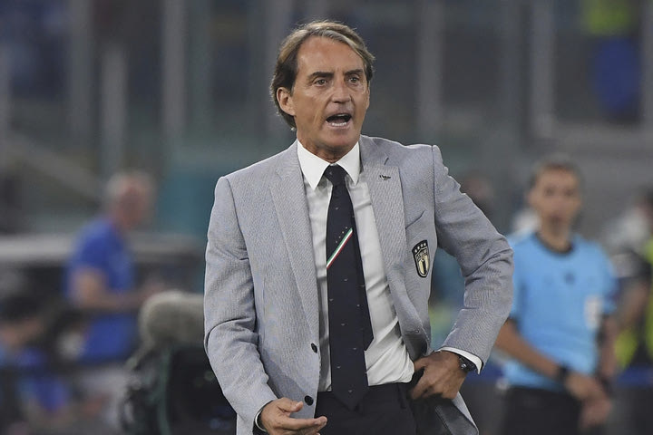 S24 Euro 2020, Ιταλία – Ουαλία: Σόου του Ρομπέρτο Μαντσίνι με τακουνάκι