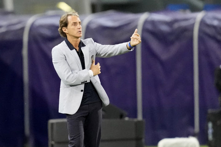 Το SPORT24 στο Λονδίνο: Κρατάει κομψότητα και στυλ, αλλάζει το ποδόσφαιρό της