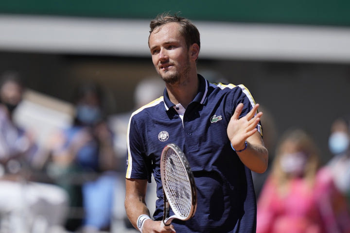 Roland Garros: Με φόρα στους “32” ο Μεντβέντεφ
