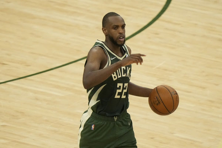 NBA Finals, Μίντλετον: “Όταν ο Αντετοκούνμπο βρίσκει ρυθμό, πρέπει απλώς να του δώσουμε την μπάλα και να κάνουμε στην άκρη”