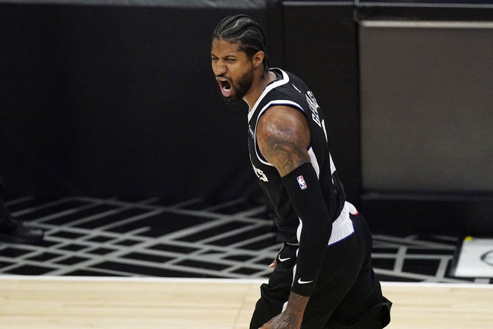 Οι Κλίπερς διέσυραν με 132-106 τους Τζαζ στο Game 3