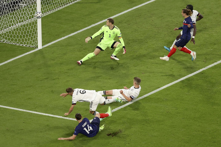 S24 Euro 2020, Γαλλία – Γερμανία: Ο Ραμπιό άγγιξε το 2-0 με πλασέ στο δοκάρι