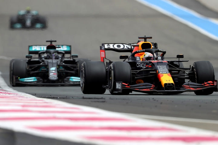Mercedes vs RBR: Η “μάχη της πίσω πτέρυγας” για τις δύο νίκες στην Αυστρία