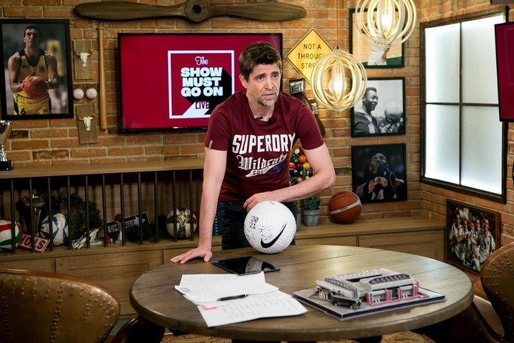 Show Must Go On με τον Παντελή Διαμαντόπουλο