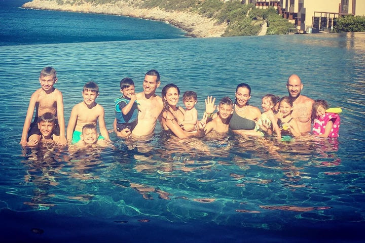 Σπανούλης και Ζήσης χαλαρώνουν με τις οικογένειές τους στην Κρήτη