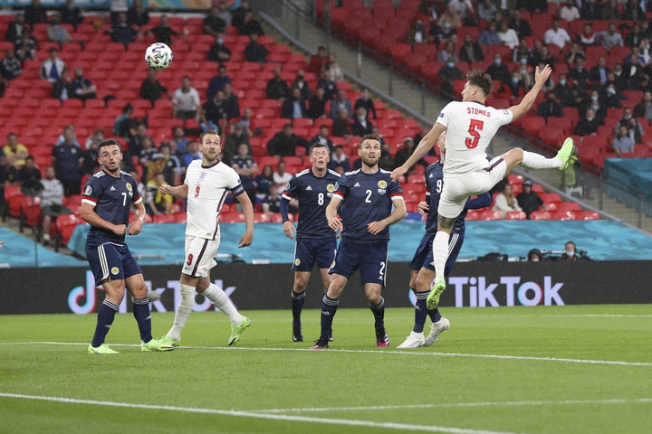 Euro 2020, Αγγλία – Σκωτία: Το δοκάρι του Στόουνς στο 12′