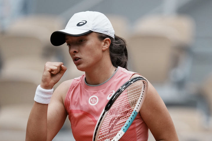 Roland Garros: Η Σβιόντεκ στο δρόμο της Σάκκαρη στις “8”
