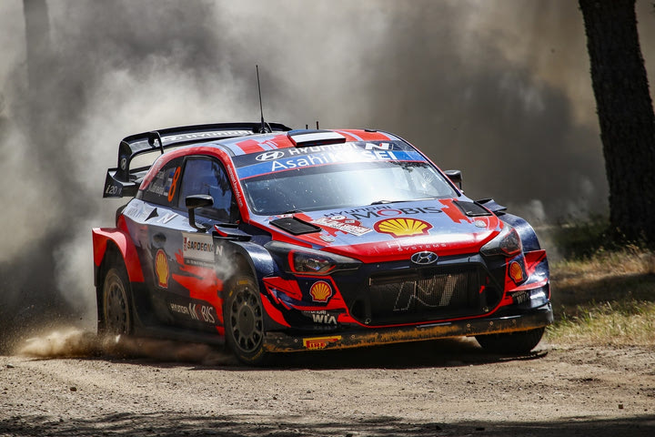 WRC Ιταλία: Προβάδισμα Τάνακ, εκτός μάχης ο Ροβάνπερα