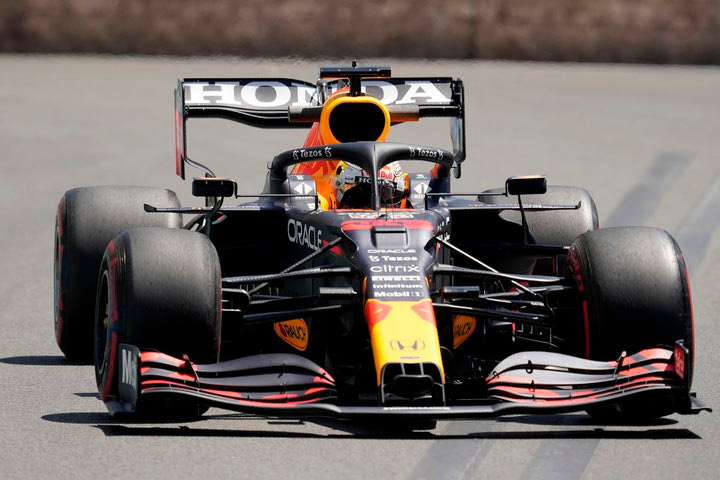 Formula 1, Μπακού: Φερστάπεν και Λεκλέρ ταχύτεροι στις πρώτες δοκιμές