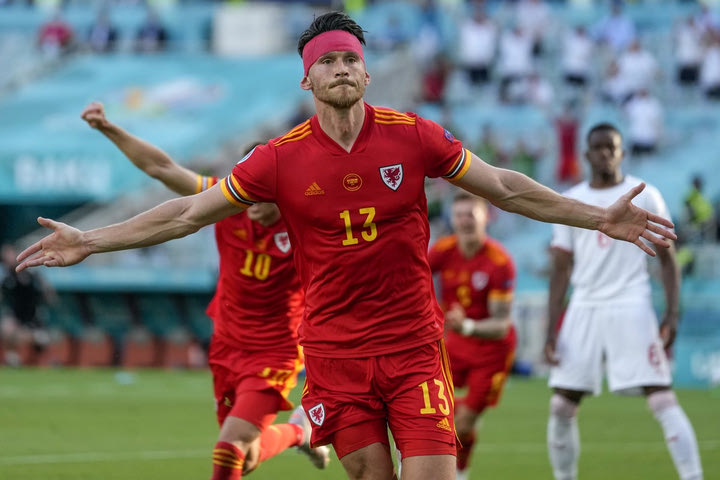 Euro 2020, Ουαλία – Ελβετία: Ο Μουρ έκανε το 1-1 με γυριστή κεφαλιά