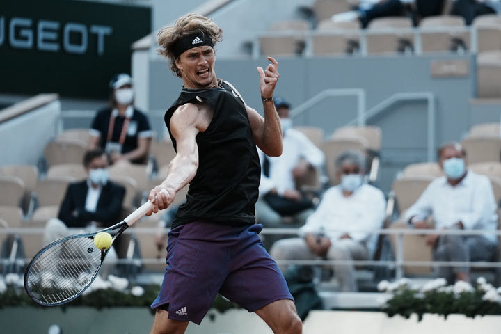 Roland Garros: Τον Ζβέρεφ θα έχει αντίπαλο ο Τσιτσιπάς αν αποκλείσει τον Μεντβέντεφ