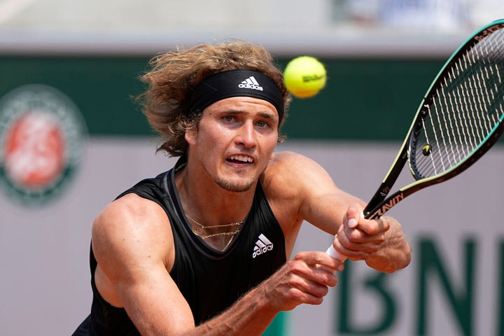 Roland Garros: Επέστρεψε στα προημιτελικά ο Ζβέρεφ