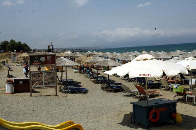 Σκηνές τρόμου για νεαρή γυναίκα στο Κορωπί – Της επιτέθηκαν σεξουαλικά ενώ μετέδιδαν live