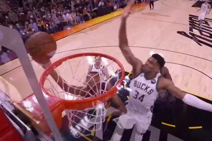 NBA Finals, Σανς – Μπακς: Το συγκλονιστικό μπλοκ του Γιάννη Αντετοκούνμπο που θύμισε ΛεΜπρόν Τζέιμς