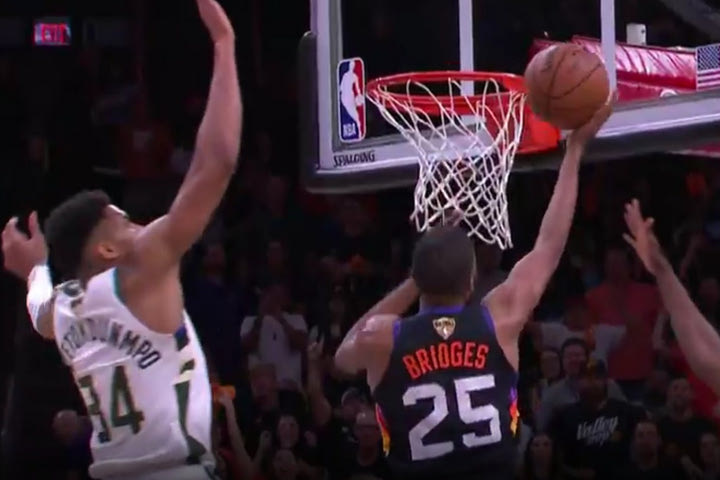 NBA Finals: Επικό μπλοκ του Αντετοκούνμπο, θύμισε εκείνο του ΛεΜπρόν στον Ιγκουοντάλα