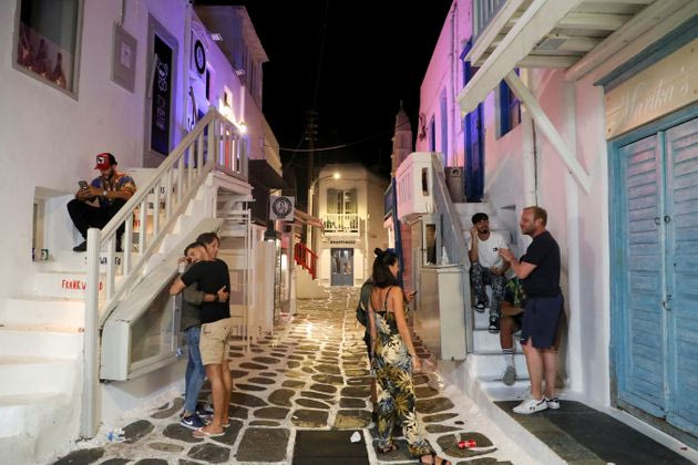 «Οι διακοπές μας καταστράφηκαν»: Το Reuters στη βουβή Μύκονο την πρώτη νύχτα των μέτρων