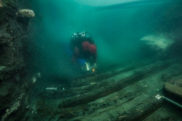 Μαγική ανακάλυψη: Δύτες στην Αίγυπτο βρήκαν μία τριήρη και ελληνικούς τάφους (Εικόνες)