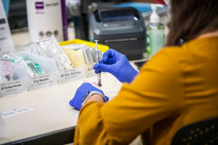 Εμβόλιο Pfizer: Οκτώ εβδομάδες η ιδανική απόσταση μεταξύ των δύο δόσεων – Αλλά καταγράφεται απότομη πτώση των αντισωμάτων μετά την πρώτη δόση