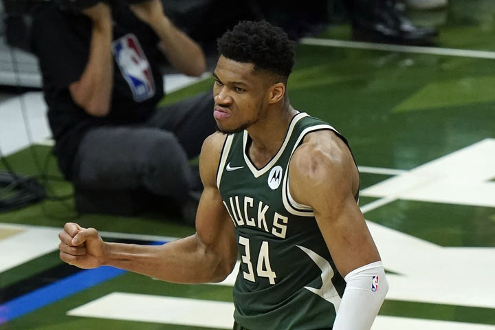 NBA Finals, Μπακς – Σανς 120-100: Αυτοκράτορας Αντετοκούνμπο, επικό Μιλγουόκι για το 1-2 στη σειρά των τελικών