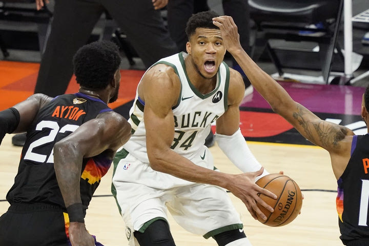 NBA Finals: Οι καλύτερες στιγμές του Γιάννη Αντετοκούνμπο στο Game 5 των Μπακς με τους Σανς