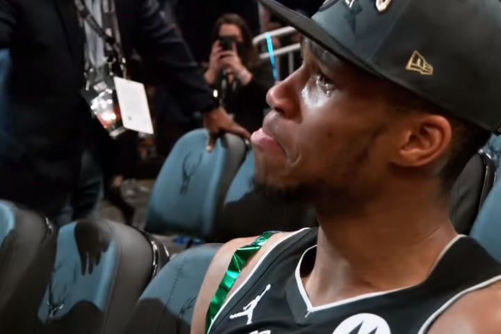 Γιάννης Αντετοκούνμπο: Έγινε τραγούδι από τον αδελφό του, Φράνσις