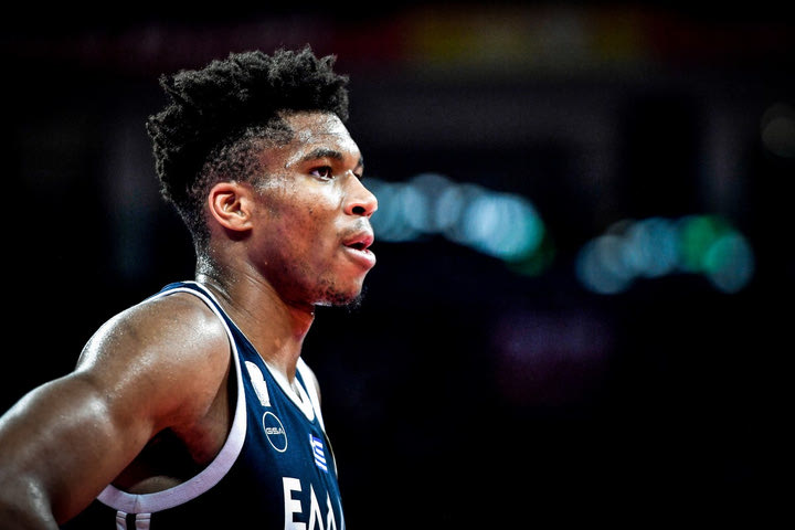 Η FIBA πρότεινε τον Γιάννη Αντετοκούνμπο για σημαιοφόρο για τους Ολυμπιακούς Αγώνες του Παρισιού