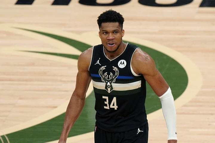 ΝΒΑ Πρεμιέρα: Μπακς – Νετς και Λέικερς – Γουόριορς, οι αγώνες της πρώτης ημέρας της σεζόν