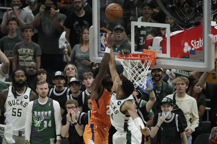 Ο Γιάννης Αντετοκούνμπο έκανε το κορυφαίο μπλοκ των NBA Playoffs