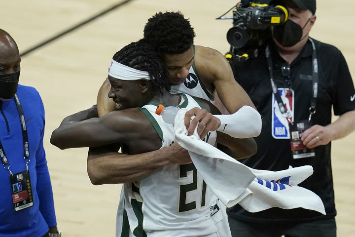 NBA: Επιτέλους πλήρεις οι Μιλγουόκι Μπακς