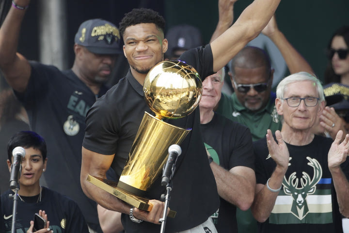 Ο Γιάννης Αντετοκούνμπο και το… SPORT44