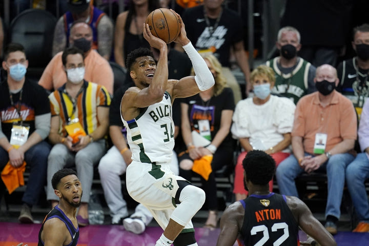 NBA Finals: Οι Μπακς του Γιάννη παίρνουν τον τίτλο όπως οι Χιτ του Γουέιντ