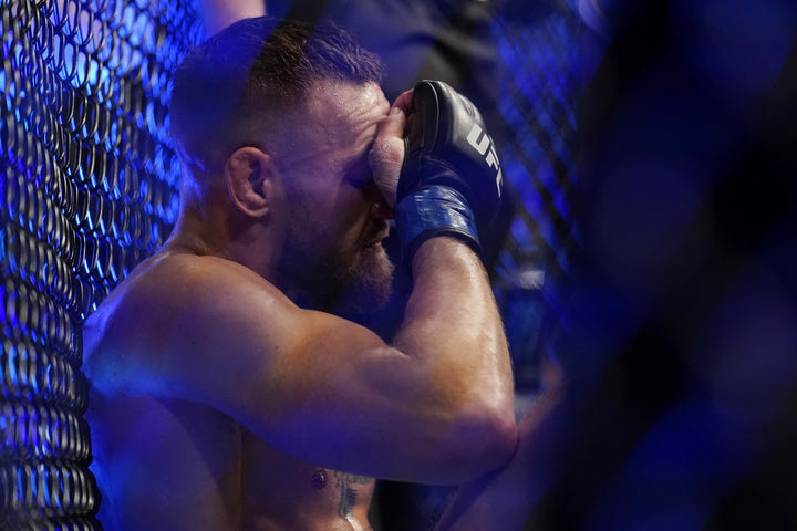 McGregor vs Poirier: Ήττα – απόλυτη καταστροφή για τον Ιρλανδό που έσπασε το πόδι του