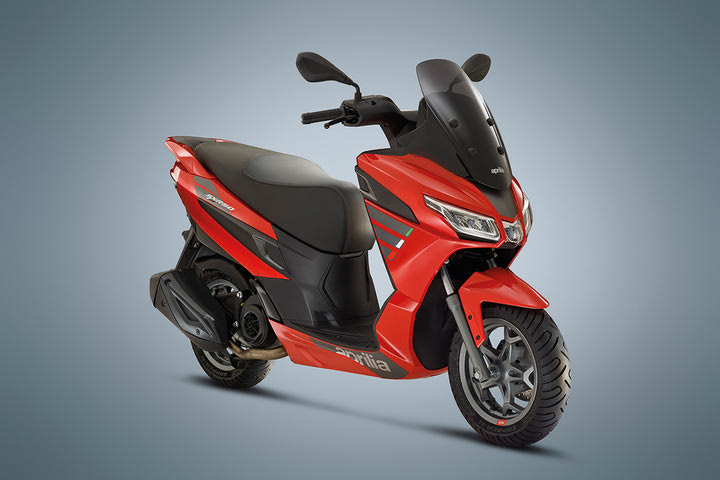 Aprilia SXR 50: Πενηντάρι με χαρακτηριστικά μεγάλου scooter