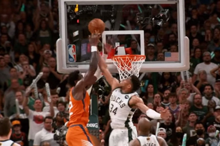 Γιάννης Αντετοκούνμπο: Η τάπα του στον Έιτον στην κορυφή του Top-10 των NBA playoffs