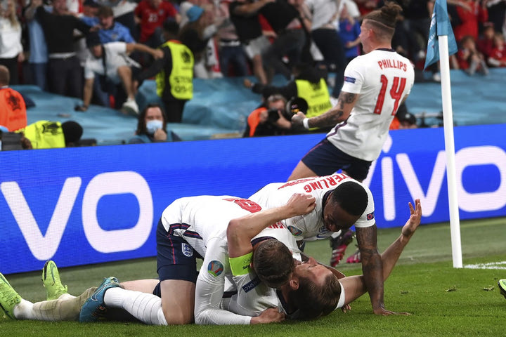 Euro 2020: Τα αγγλικά πρωτοσέλιδα για την πρόκριση