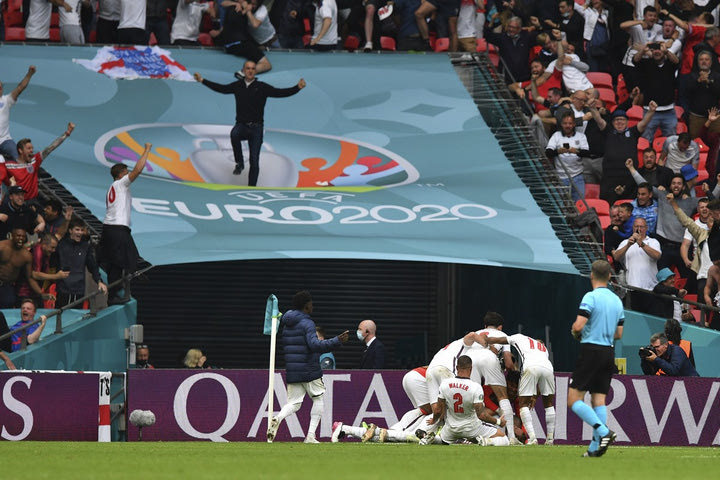 S24, Euro 2020: Οι αντιδράσεις του κόσμου στις κερκίδες
